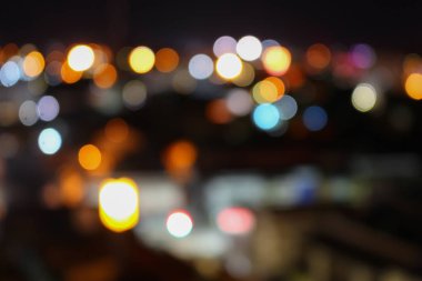 Soyut bulanık bokeh şehir kavşak gece görünümü yükseltilmiş