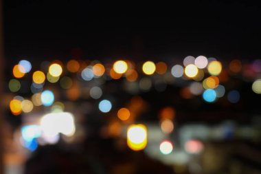 Soyut bulanık bokeh şehir kavşak gece görünümü yükseltilmiş