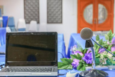 Mikrofon seçici odak blurre ile alan sığ derinliği