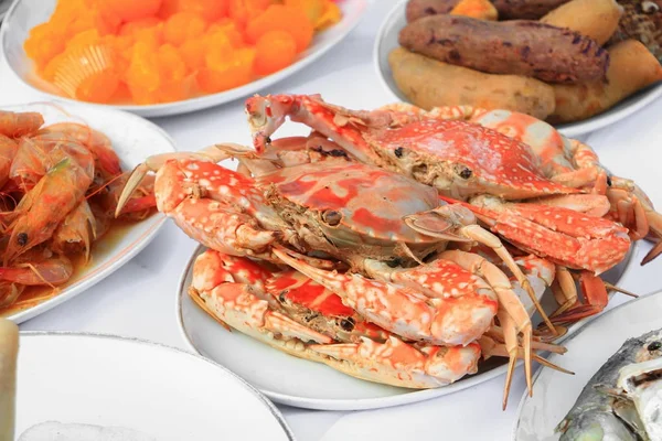 Steamed crab  close up on plate  and food many in home party — Stock Photo, Image