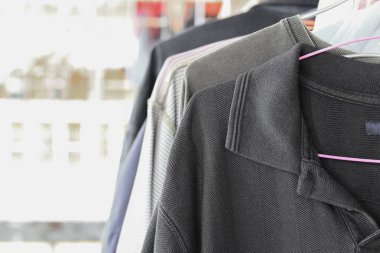 Kumaş kurutma. asılı bez ile kopya alanı için açık metin ekleme