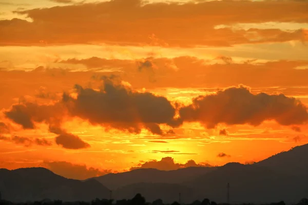Ουρανός Στο Ηλιοβασίλεμα Και Την Κίνηση Σύννεφο Όμορφα Πολύχρωμα Λυκόφως — Φωτογραφία Αρχείου