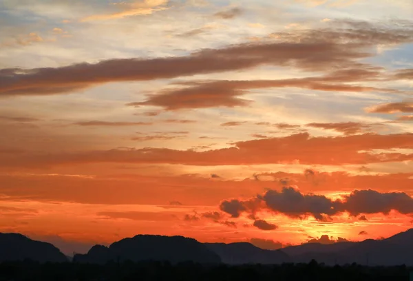 Ουρανός Στο Ηλιοβασίλεμα Και Κίνηση Σύννεφο Όμορφο Πολύχρωμο Βράδυ Φύση — Φωτογραφία Αρχείου