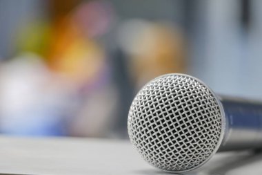 mikrofon yakın çekim konferans odasında: seçin odak alan sığ derinliği ile.