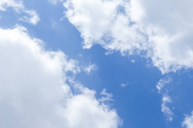 mavi gökyüzü manzara ve büyük bulut hareketli güzel kopya alanı ile doğada canlı.