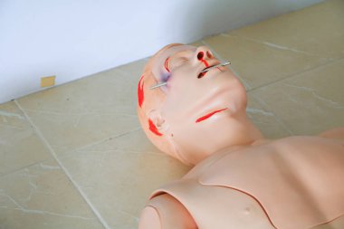 kukla Cpr tıbbi Yenileyicinin hekim yardımcı olmak eğitim