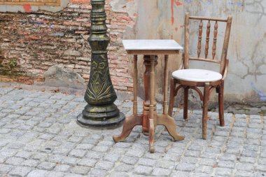 sandalye ve masa arka plan eski mi eski duvar