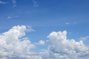 mavi gökyüzü canlı ve büyük bulut doğa arka planda güzel renkli