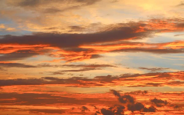 Небо Закате Движение Облака Красивые Красочные Вечерние Пространства Природы Добавления — стоковое фото
