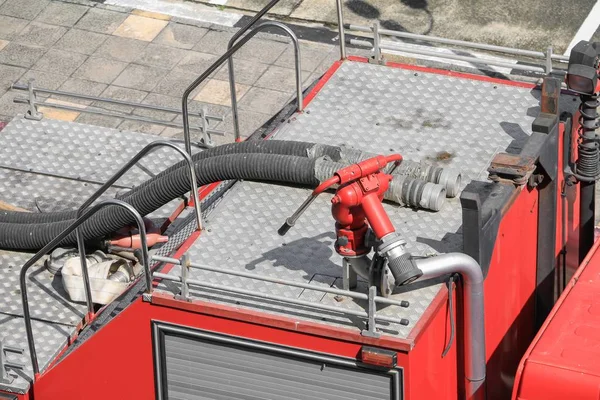 車の赤い消防設備 — ストック写真