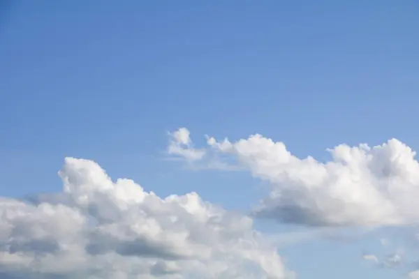 Blauwe Lucht Met Grote Wolk Raincloud Kunst Van Prachtige Natuur — Stockfoto