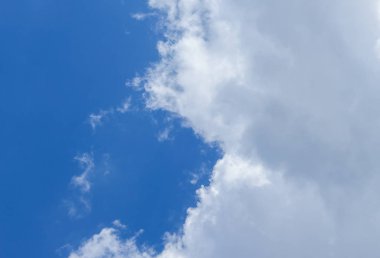 mavi gökyüzü manzara ve büyük bulut hareketli güzel natu canlı