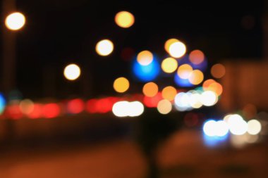 Soyut bulanık bokeh şehir gecede renkli güzel trafik kopya alanı ile Bangkok Tayland