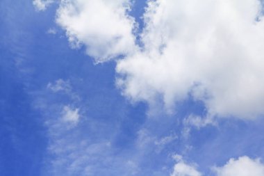 Mavi gökyüzü büyük bulut ve raincloud, sanat, doğanın güzel ve kopya alanı için metin ekleme