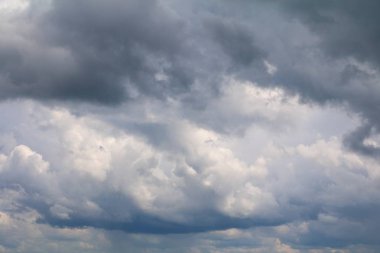 büyük bulut ve raincloud, doğanın güzel sanat ile mavi gökyüzü