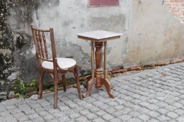 sandalye ve masa arka plan eski mi eski duvar
