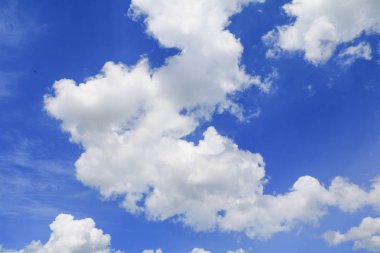 Mavi gökyüzü büyük bulut ve raincloud, sanat, doğanın güzel ve kopya alanı için metin ekleme