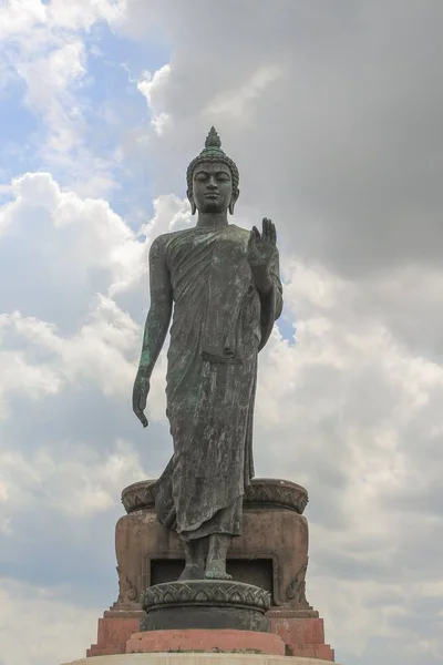Büyük Buda Heykeli Antik Tayland Nakhon Pathom Mavi Gökyüzü Arka — Stok fotoğraf