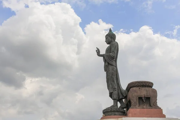 Große Buddha Statue Der Thailändischen Provinz Nakhon Pathom Auf Blauem — Stockfoto