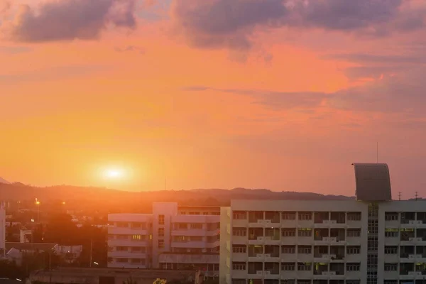 Edifício Cidade Céu Tom Cor Pôr Sol Belo Colorido Noite — Fotografia de Stock