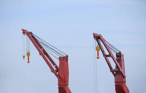 Crochet de grue avec ciel bleu — Photo