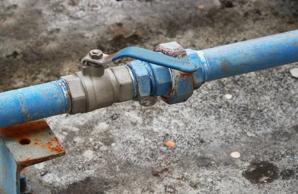 Water valve plumbing joint , steel rust industrial old tap pipe — Stock Photo, Image