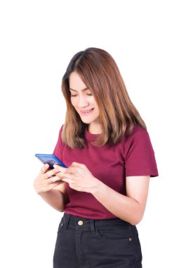 Kadın fotoğraf akıllı telefonu kullanıyor. Beyaz arkaplana yakınlaş 