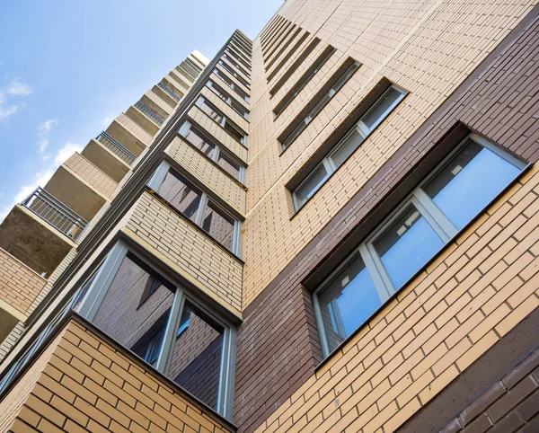 Upward Facing Facade Modern Residential Building — Stockfoto