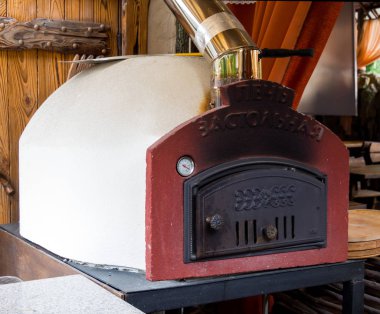 Kabardinka, Rusya - 04 Ağustos 2019: Ahşaplı aşçılık taş ocağı