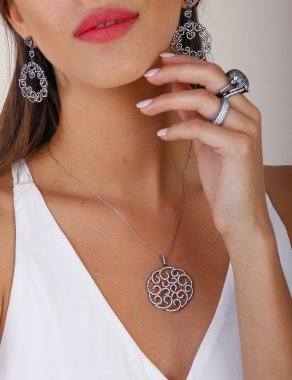 Siyah mücevher insan modeli