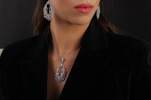 Diamond jewelry menselijke model — Stockfoto