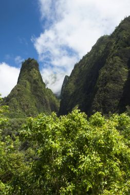 Maui dağları arasında IAO iğne yükselir
