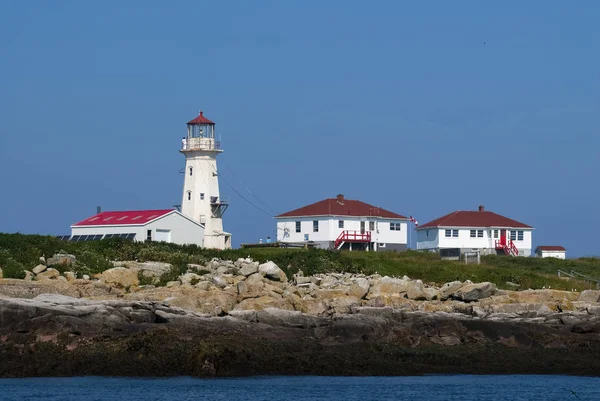 Le phare canadien possède deux bâtiments de gardien — Photo
