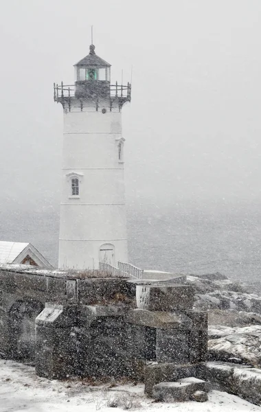 Farol de Nova Inglaterra em Snow Sotrm — Fotografia de Stock