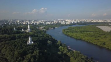 Kolomenskoye park ve Moskova Nehri havadan görünümü