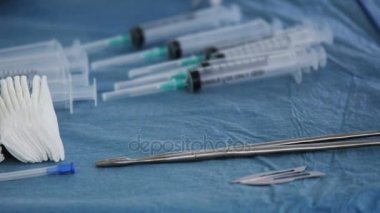 Hemşire aletleri ameliyathanedeki ameliyat öncesi hazırlık