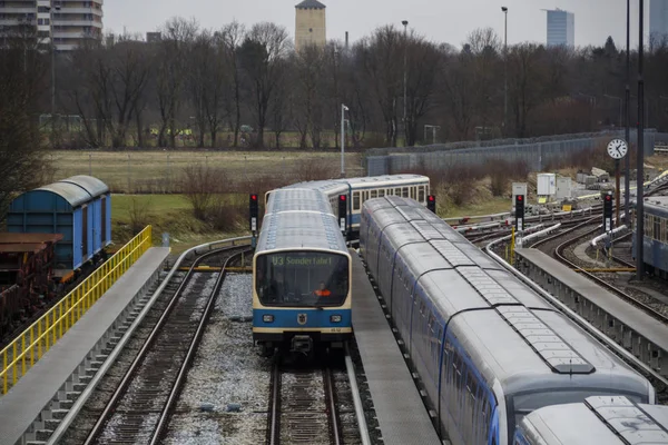 Trains at Froettmaning Metro Station in Munich, 2015 — Stock Photo, Image