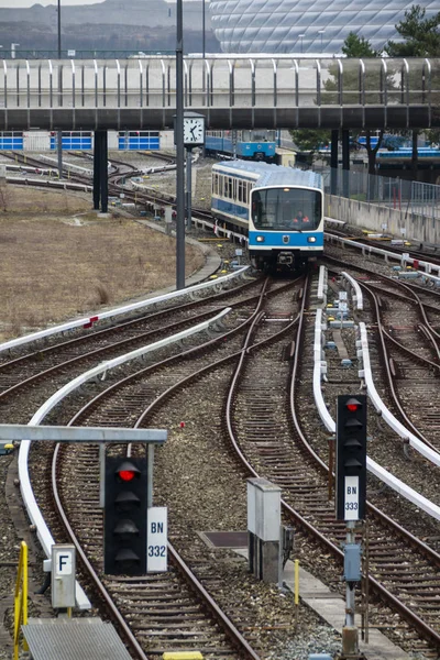 Pociągi na stacji metra Froettmaning w Monachium, 2015 — Zdjęcie stockowe