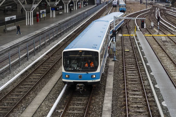 Trains at Froettmaning Metro Station in Munich, 2015 — Stock Photo, Image