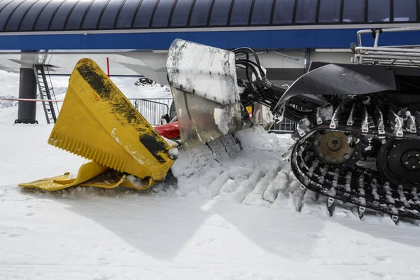 Sneeuwschuiver op Penkenjoch in Oostenrijk, 2015 — Stockfoto