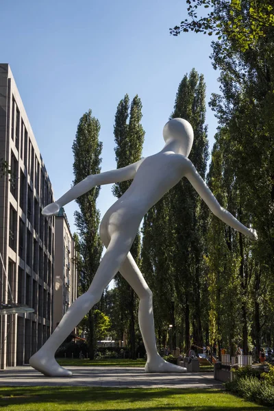Yürüyen adam heykel 2015 Münih, Almanya,