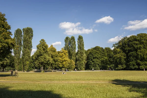 İngiliz Bahçesi Münih, Almanya, 2015