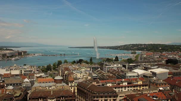 La fontaine Jet d'Eau et le lac à Genève, Suisse, 2016 — Video