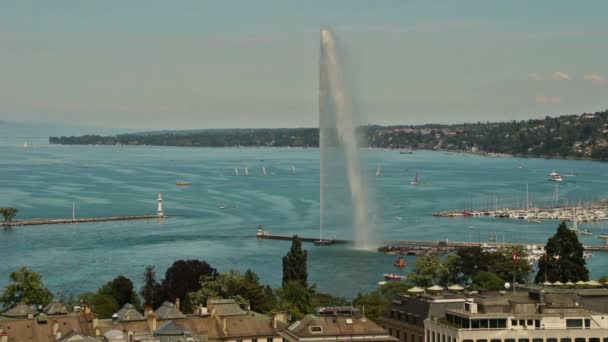 Fuente Jet d 'Eau y el lago en Ginebra, Suiza, 2016 — Vídeos de Stock