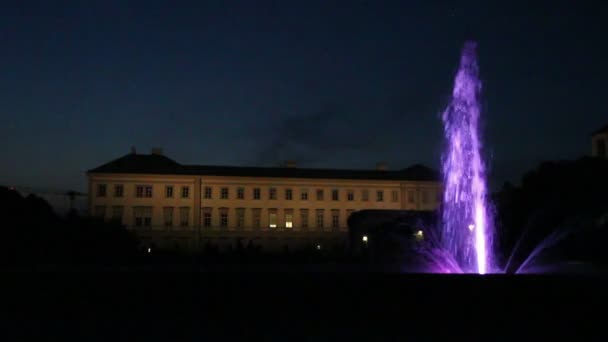 Barevné fontány v Salcburku v Salzburgu, Rakousko, 2017 — Stock video