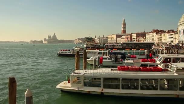 Aanlegsteiger in Venetië, Italië, 2016 — Stockvideo