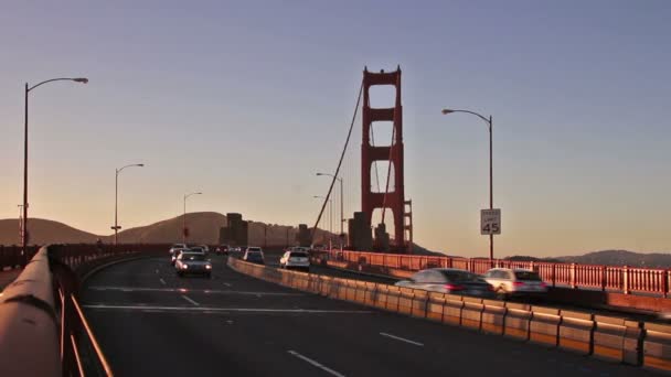 Tráfego na Golden Gate Bridge em São Francisco, EUA, 2017 — Vídeo de Stock