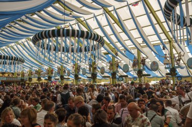 Ochsenbraterei çadırına Oktoberfest Münih, Almanya, 2016