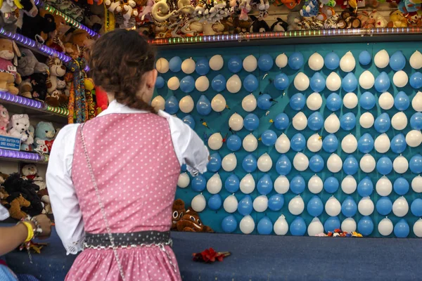 Shooting gallery op Oktoberfest in München, Duitsland, 2016 — Stockfoto