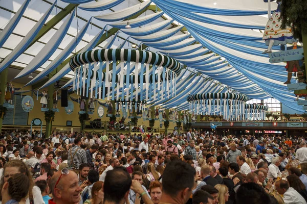 Tenda Ochsenbraterei all'Oktoberfest di Monaco di Baviera, Germania, 2016 — Foto Stock